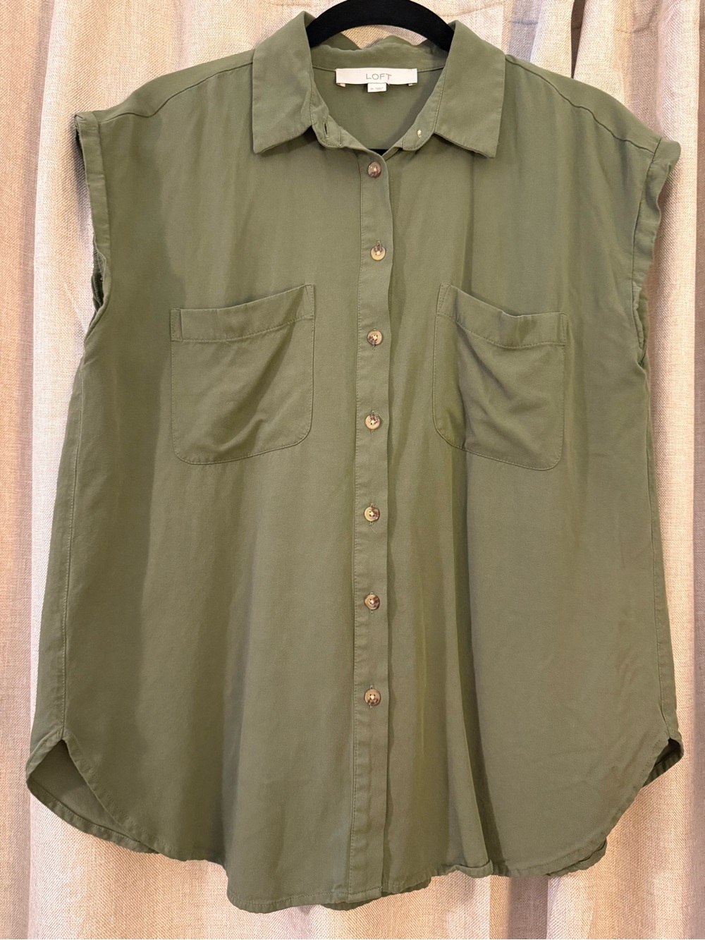 LOFT Olive Green Sleeveless Button-Front Shirt with Chest Pockets